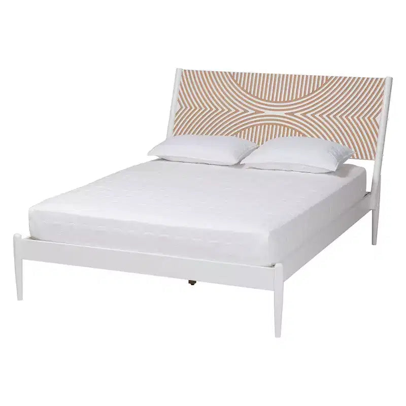 Set camera da letto 4 pezzi Baxton Studio Queen Louetta intagliato con contrasto bianco/marrone naturale