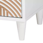 Set camera da letto 4 pezzi Baxton Studio Queen Louetta intagliato con contrasto bianco/marrone naturale