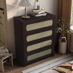 Cassettiera Summertree Transizionale in Rattan Sintetico Intrecciato a 4 Cassetti Espresso - miBasics: Stile Bohémien, Atmosfera da Resort, Design Salvaspazio