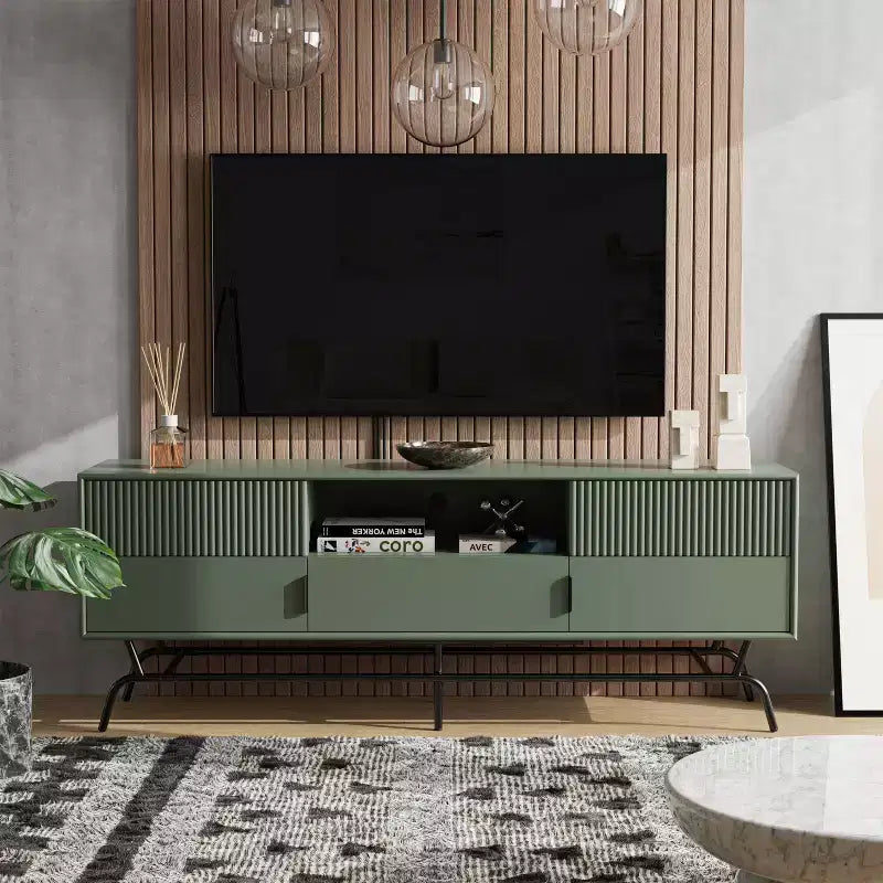 Mobile TV Meadowgrove Modern a 3 cassetti per televisori fino a 65" con armadietto verde salvia - miBasics: Struttura in metallo, Gestione cavi