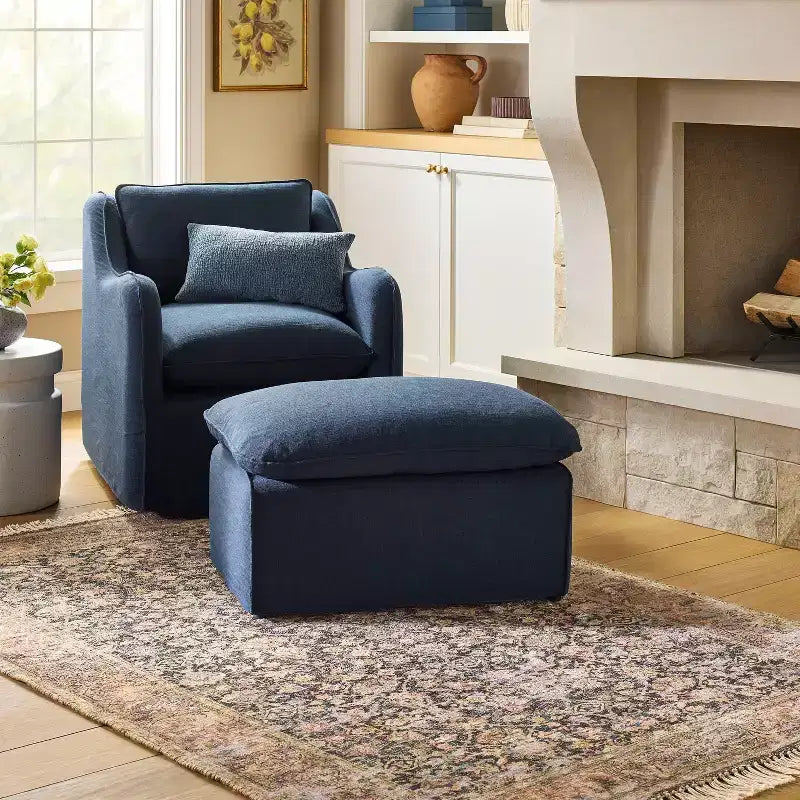 Pouf poggiapiedi rivestito in tessuto blu - Threshold™ designed with Studio McGee