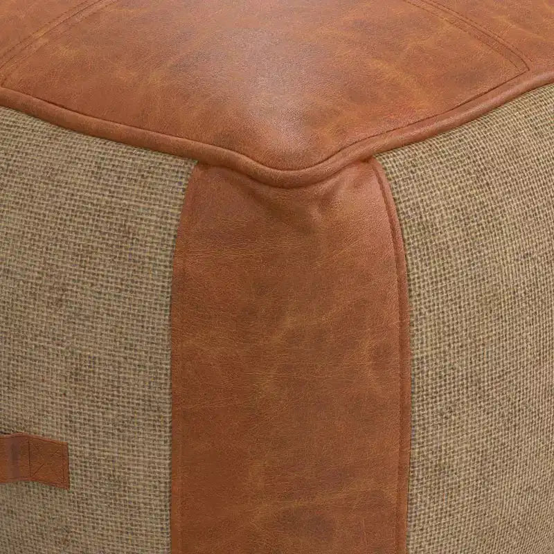 Pouf Castlebridge Tan - WyndenHall: Ottomana Quadrata Contemporanea, Rivestimento in Pelle Removibile, Fantasia Astratta, Capacità 113 kg