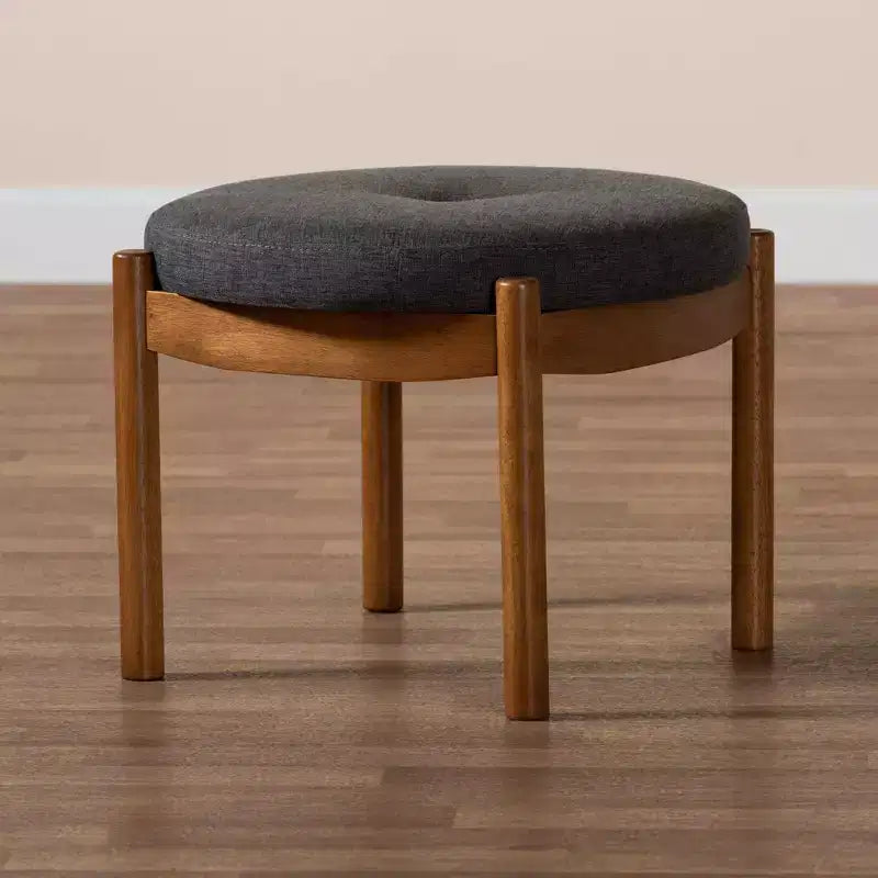 Poggiapiedi Pouf Iliana in Tessuto e Legno Grigio Scuro/Noce - Baxton Studio