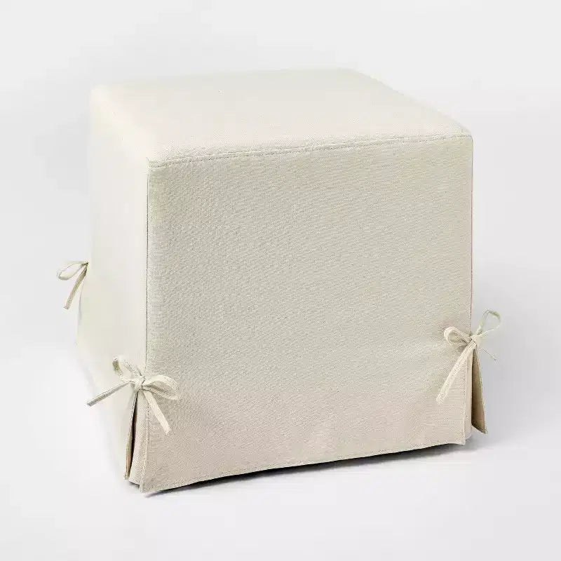 Pouf cubo Lynwood con fodera e lacci, crema - Threshold™ disegnato con Studio McGee