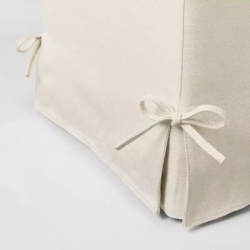 Pouf cubo Lynwood con fodera e lacci, crema - Threshold™ disegnato con Studio McGee
