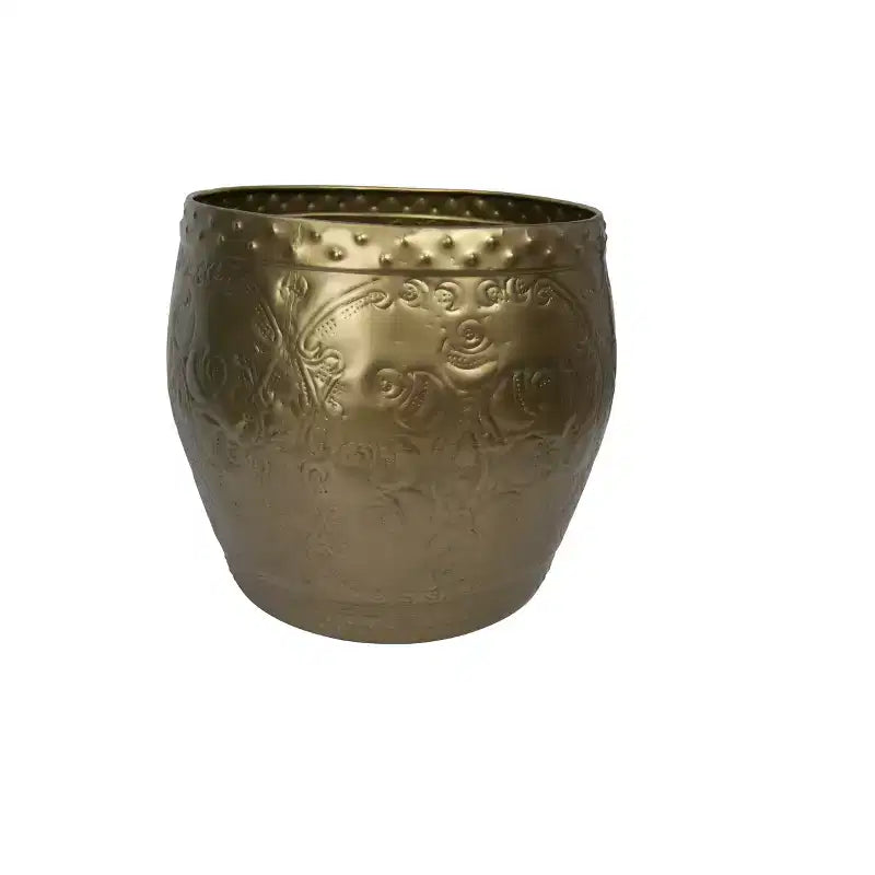 Tavolino d'appoggio Storied Home in metallo goffrato con finitura in ottone: nessun assemblaggio, struttura e piano in ferro, forma rotonda