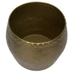Tavolino d'appoggio Storied Home in metallo goffrato con finitura in ottone: nessun assemblaggio, struttura e piano in ferro, forma rotonda