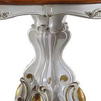 Tavolino Picardy da 48" color perla anticata e rovere ciliegio - Acme Furniture: Dettagli intagliati, Forma rotonda