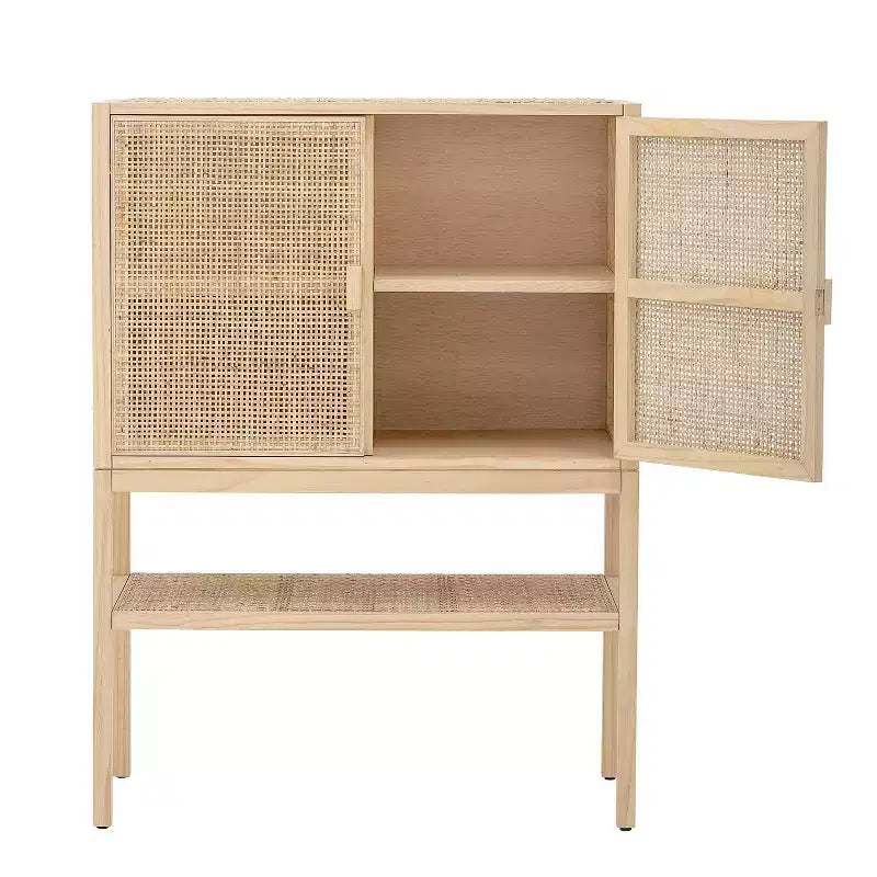 Mobile contenitore decorativo Storied Home Woven alto 119 cm, colore naturale: Rattan e Pino, 2 ante con ripiano