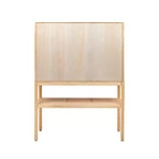 Mobile contenitore decorativo Storied Home Woven alto 119 cm, colore naturale: Rattan e Pino, 2 ante con ripiano
