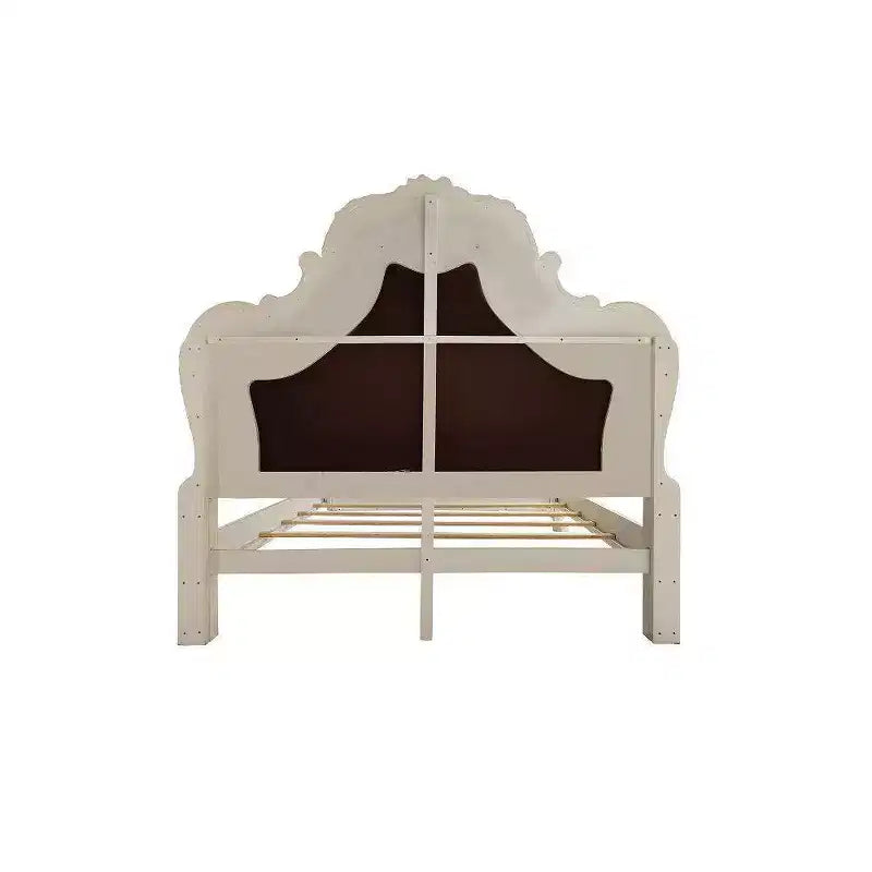 Letto Eastern King 92" Dresda con intagli in stile Rococò e similpelle - Acme Furniture
