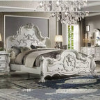 Letto Eastern King 92" Dresda con intagli in stile Rococò e similpelle - Acme Furniture