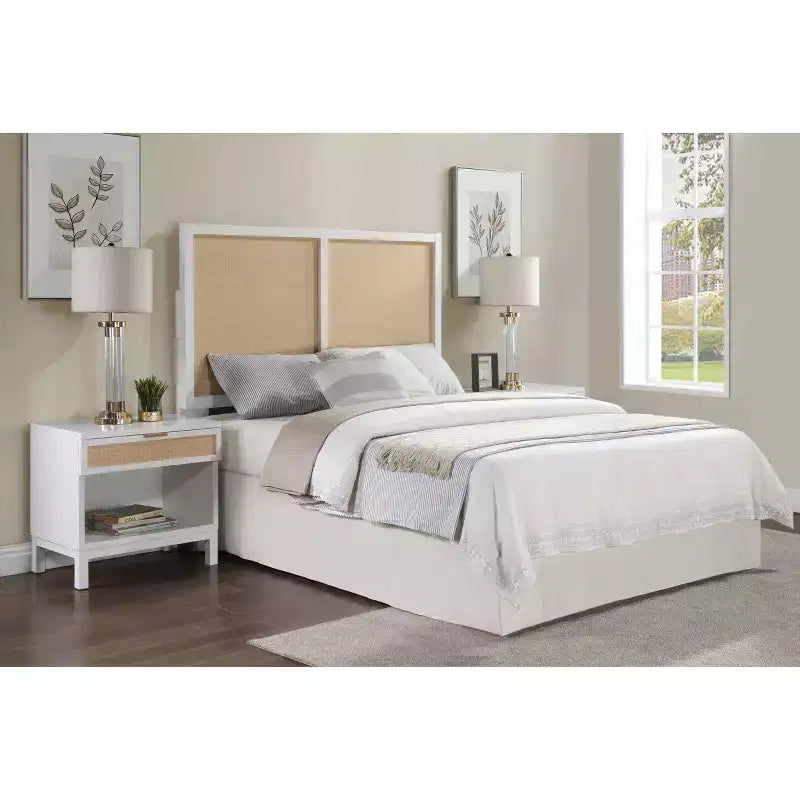 Testiera Comfort Pointe Queen/Full Bayport: Stile Costiero, Pioppo e MDF, Altezza Regolabile
