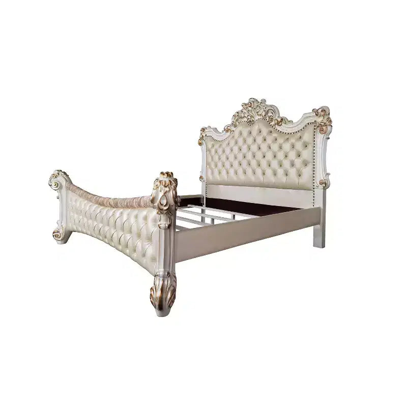Letto matrimoniale Eastern King da 96" con finitura perla antica Vendome - Acme Furniture: Lussuosa testiera imbottita capitonné, similpelle, stile glamour