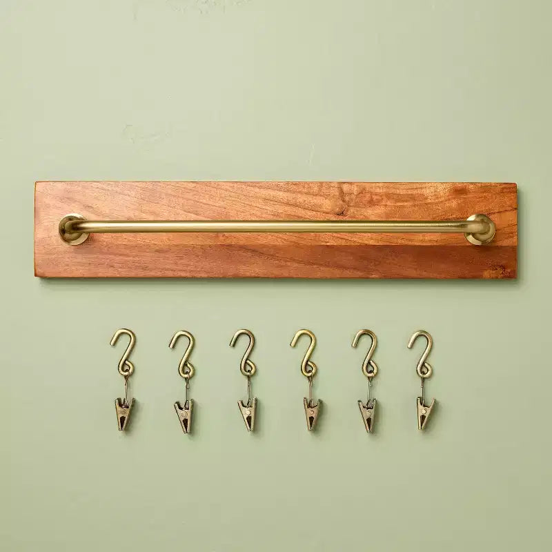 Binario a muro in ottone e legno con clip - Hearth & Hand™ con Magnolia