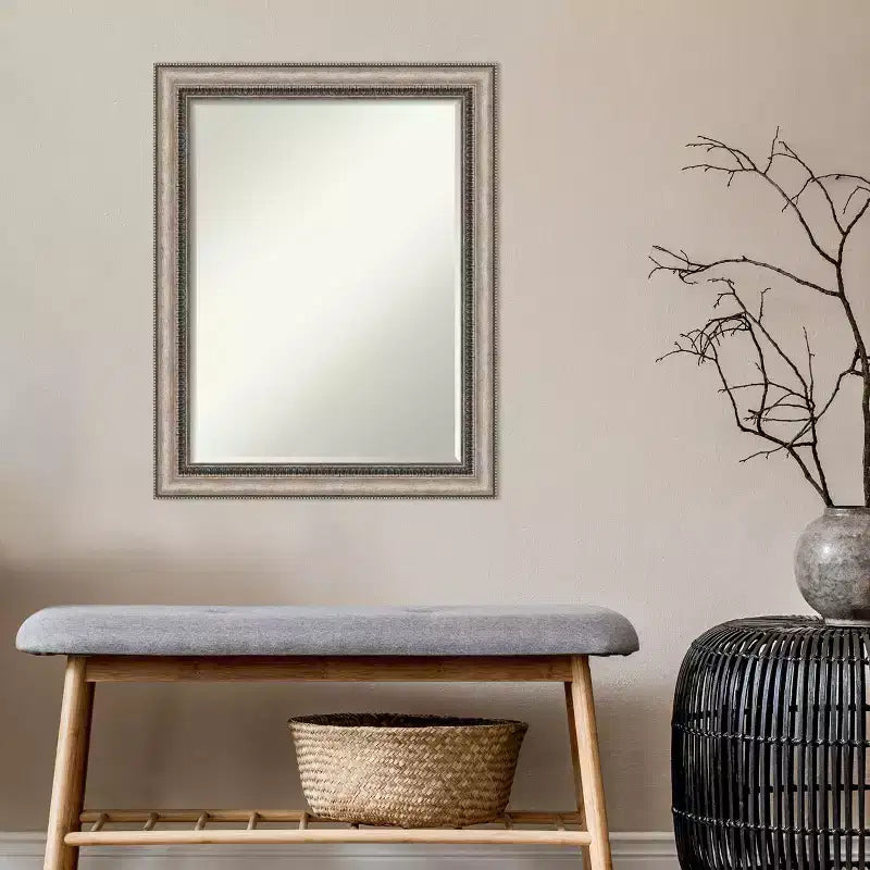 Specchio da parete per bagno Amanti Art Lyla Ornate Silver Petite Bevel 28.25 x 22.25 pollici