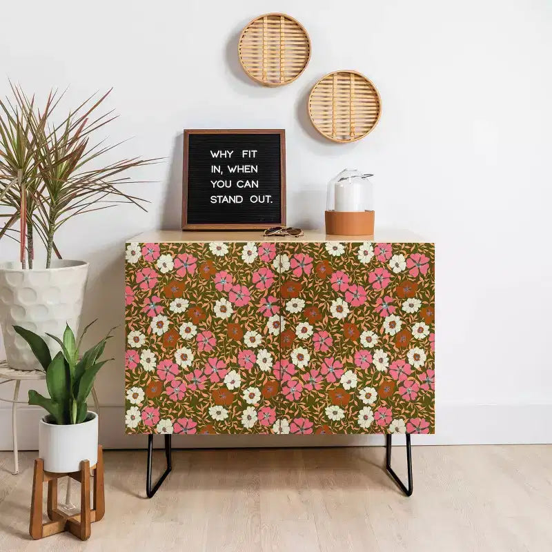 Credenza floreale Jirra color oliva di Schatzi Brown - Deny Designs