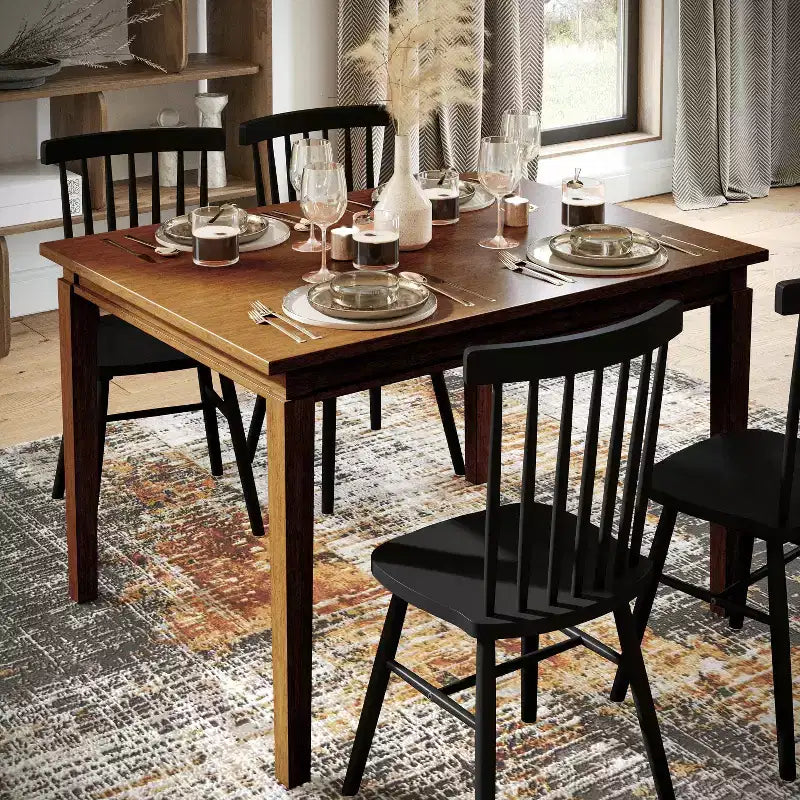 Tavolo da pranzo in legno Merrick Lane con gambe affusolate