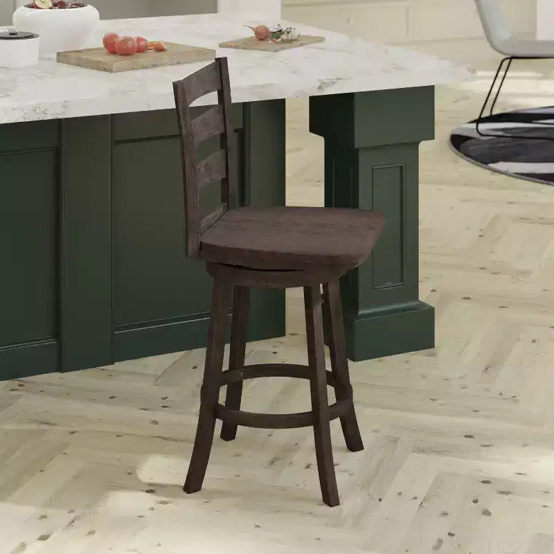Sgabello da bar Emma and Oliver Classic Ladderback con sedile in legno, altezza da bancone