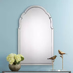 Specchio Uttermost Brayden ad arco smussato a mano 24 x 40
