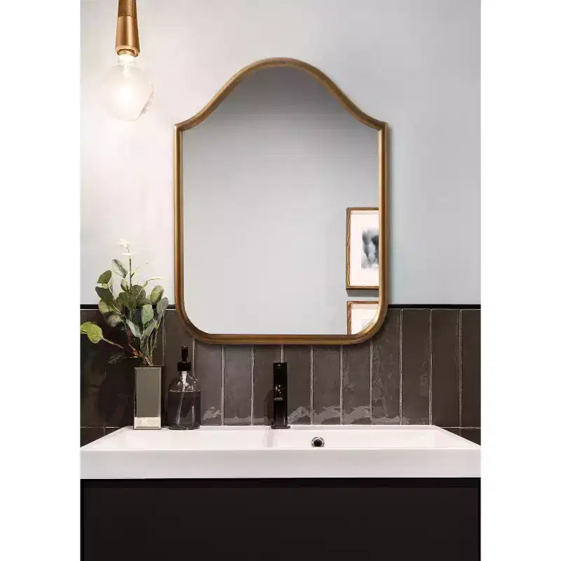 Specchio ad arco in metallo Kate and Laurel Fellows, 18x24, Oro