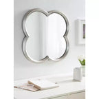 Specchio a conchiglia smerlato Kate and Laurel Krisi in MDF, 28x28, Argento