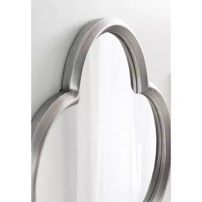 Specchio a conchiglia smerlato Kate and Laurel Krisi in MDF, 28x28, Argento