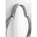 Specchio a conchiglia smerlato Kate and Laurel Krisi in MDF, 28x28, Argento