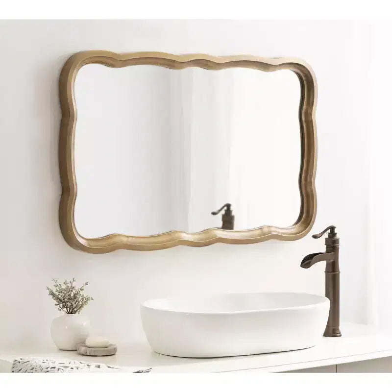 Specchio a forma di conchiglia smerlato in MDF Kate and Laurel Hatherleigh, 24x38, Oro