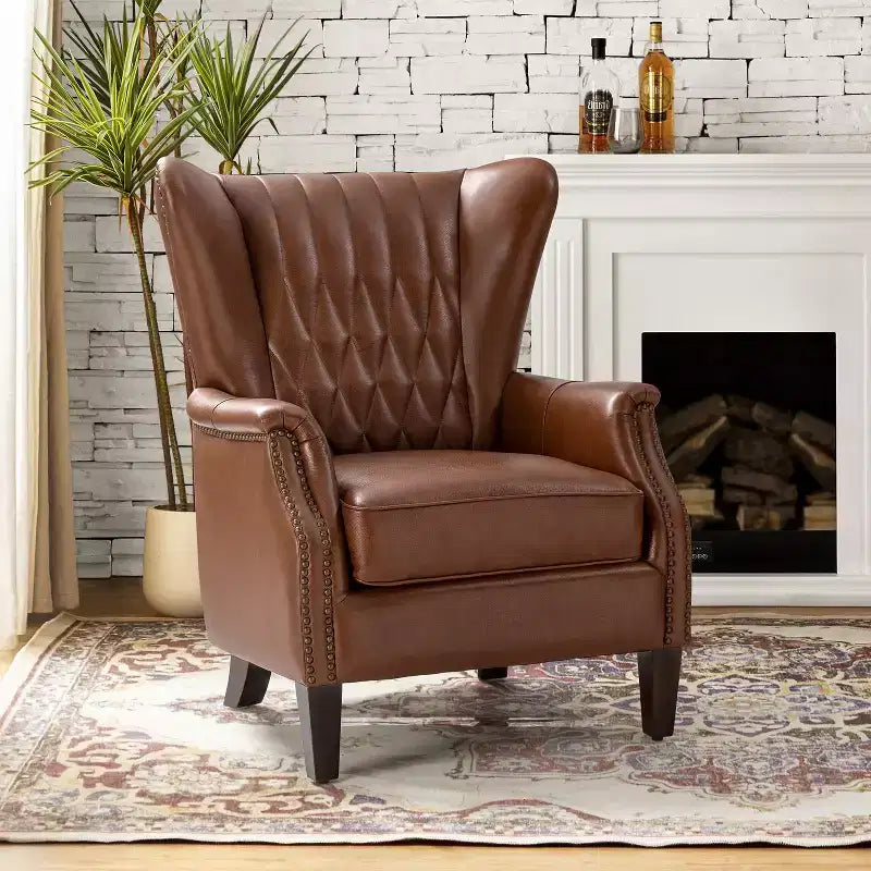 Poltrona Valerius in vera pelle con finiture borchiate e gambe in legno massello | HULALA HOME