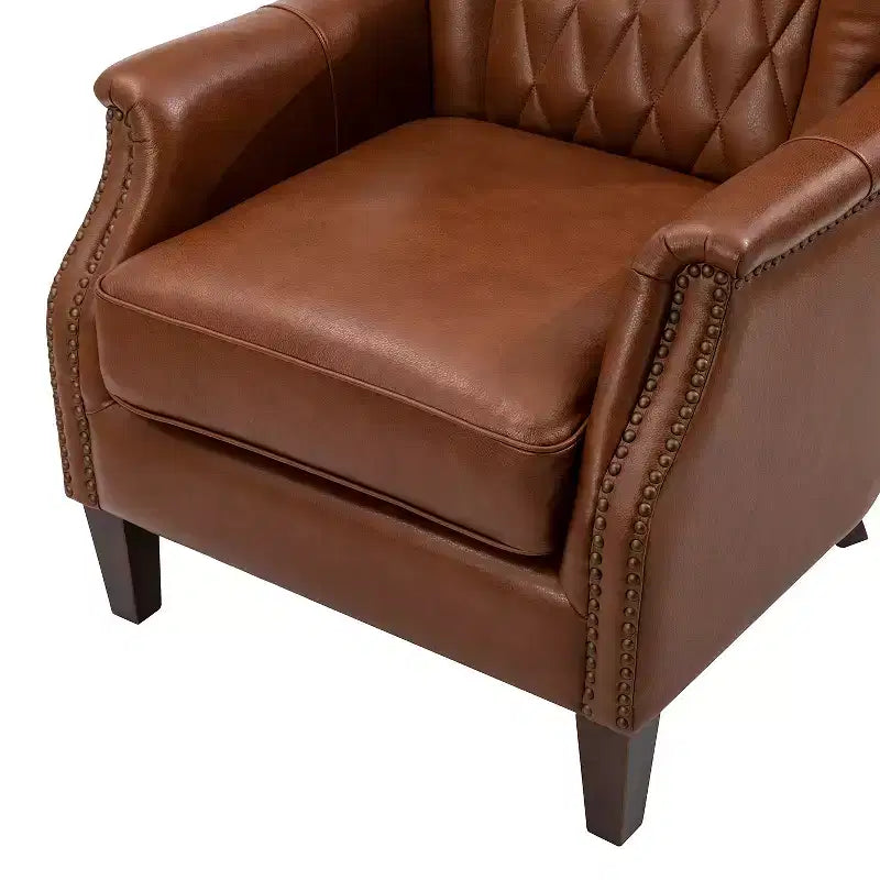 Poltrona Valerius in vera pelle con finiture borchiate e gambe in legno massello | HULALA HOME