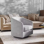 Poltrona a botte imbottita Emma and Oliver in stile Club con base girevole a 360 gradi rivestita in vinile e braccioli inclinati