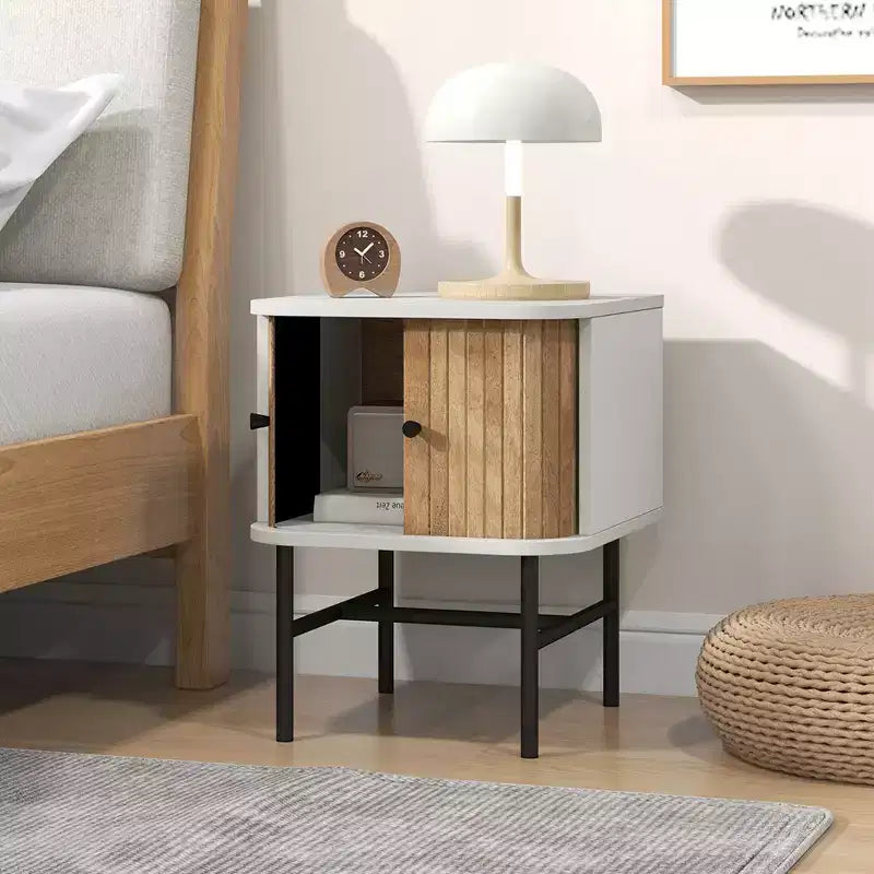 Comodino con anta scorrevole Costway, tavolino portaoggetti in stile moderno di metà secolo con armadietto, bianco anticato/nero