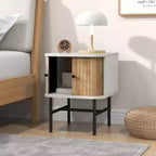 Comodino con anta scorrevole Costway, tavolino portaoggetti in stile moderno di metà secolo con armadietto, bianco anticato/nero