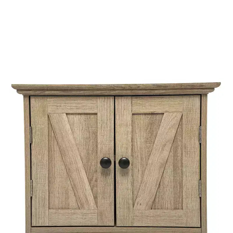 Pensile da bagno Merrick Lane con ripiano regolabile, ripiano inferiore aperto e ante con chiusura magnetica