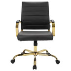Sedia da Ufficio in Pelle LeisureMod Benmar con Dettagli Dorati, Altezza Regolabile, Base Girevole, Design Ergonomico per Ufficio Domestico, Studio o Spazio di Lavoro