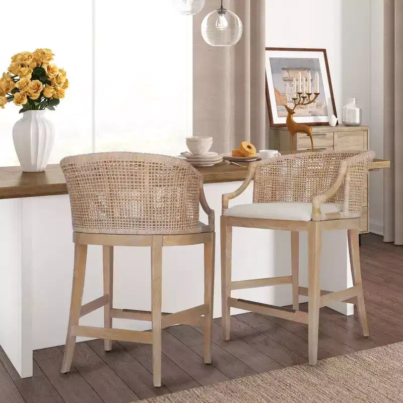 Sgabello da bar Martha Stewart 25 Playa in rattan fatto a mano, altezza bancone