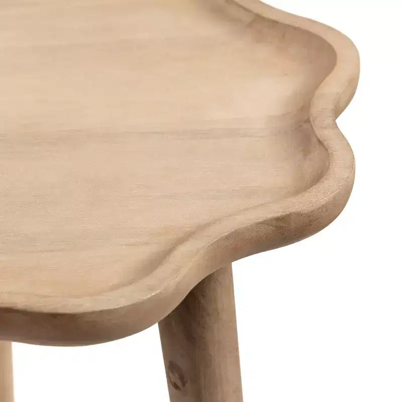 Tavolino in legno smerlato Alezar di Kate e Laurel