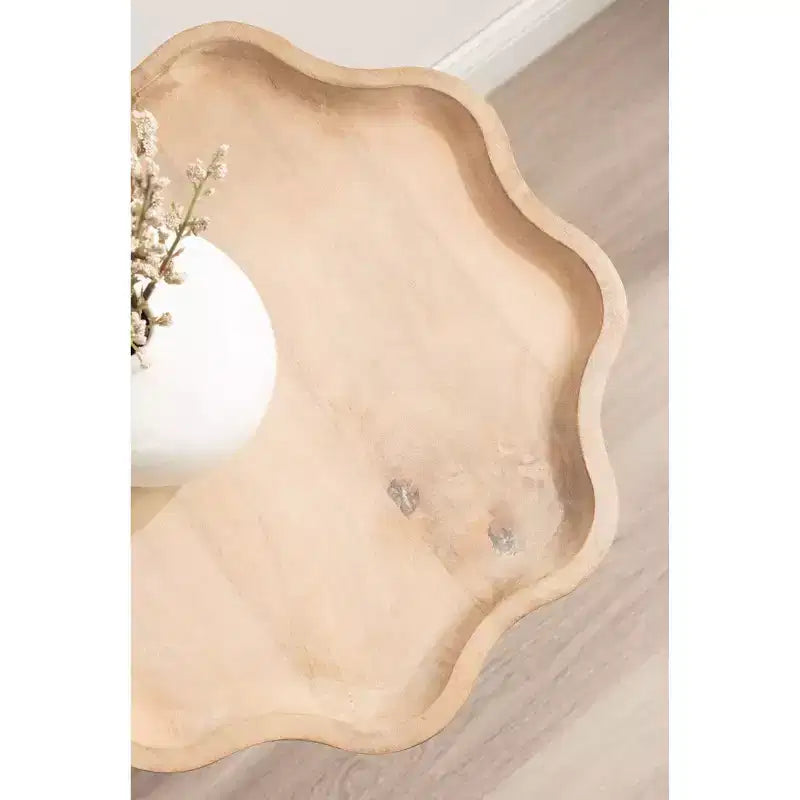 Tavolino in legno smerlato Alezar di Kate e Laurel