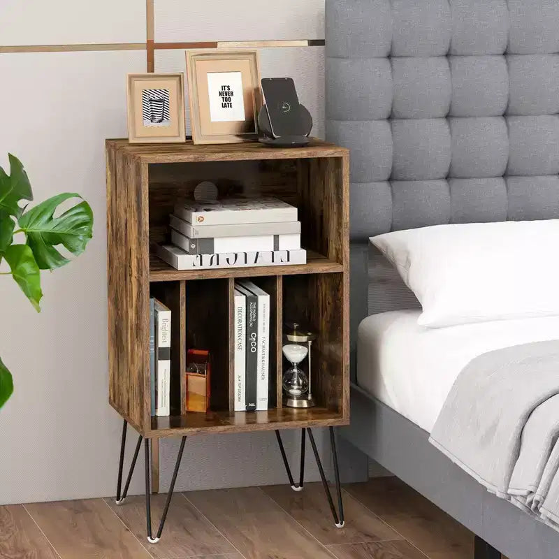 Mobile giradischi a 3 ripiani Costway con ripiano stazione di ricarica e 4 divisori per camera da letto noce/nero/marrone