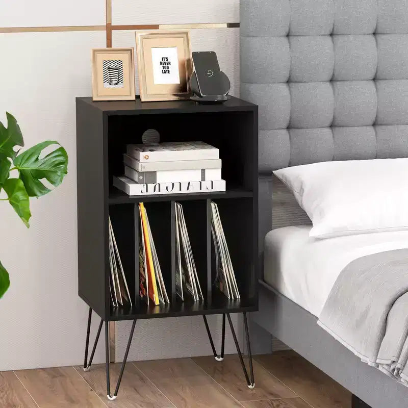 Mobile giradischi a 3 ripiani Costway con ripiano stazione di ricarica e 4 divisori per camera da letto noce/nero/marrone