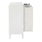 Mobiletto accentato Powell Kilbuck in legno massiccio con 3 ante e 2 ripiani regolabili