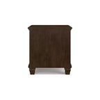 Comodino classico a 2 cassetti Signature Design by Ashley Danabrin per camera da letto, marrone scuro