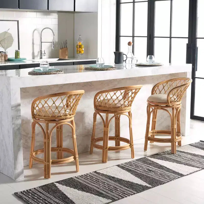 Sgabello da bancone Yuta in rattan con cuscino - BST6504 - Safavieh