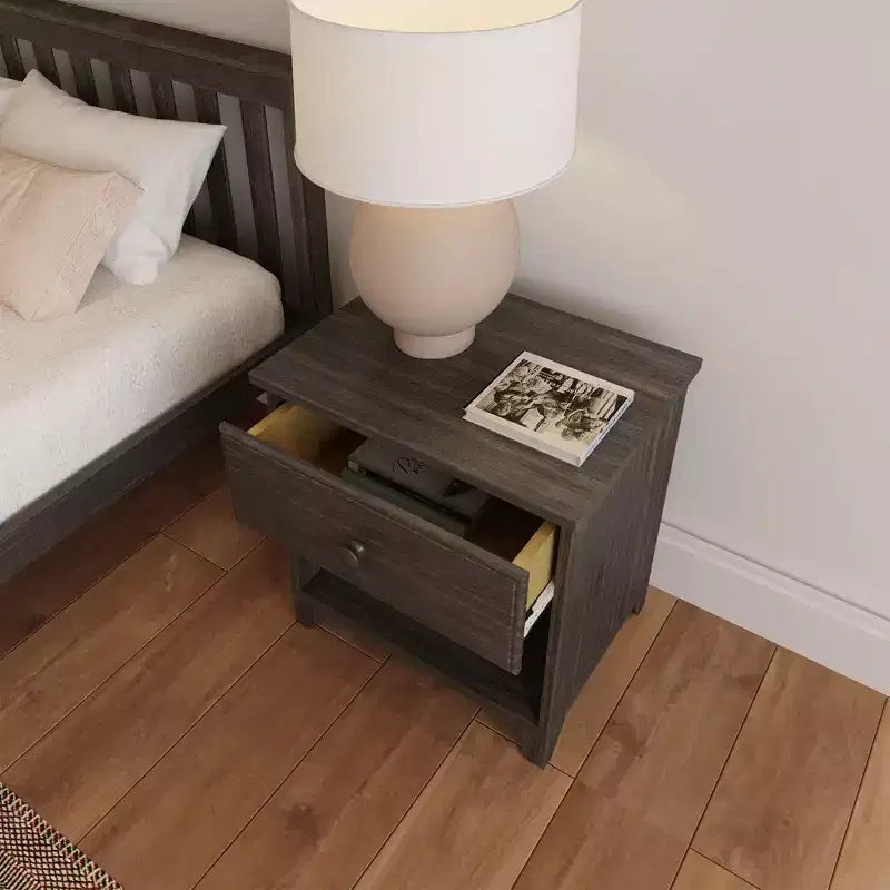 Comodino Plank+Beam in legno massello con 1 cassetto per camera da letto