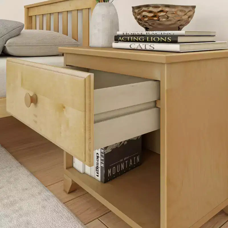 Comodino Plank+Beam in legno massello con 1 cassetto per camera da letto