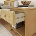 Comodino Plank+Beam in legno massello con 1 cassetto per camera da letto