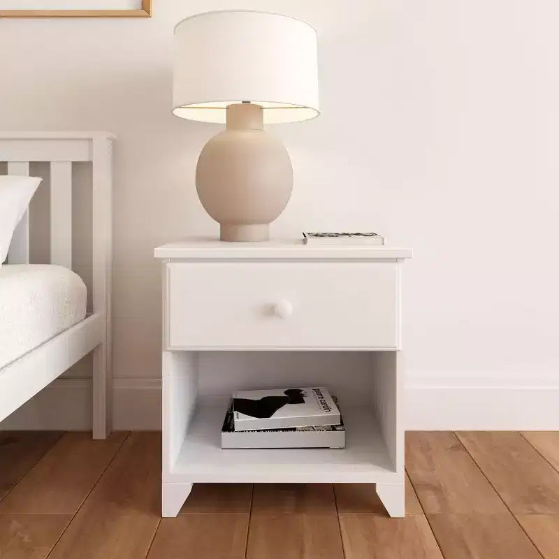 Comodino Plank+Beam in legno massello con 1 cassetto per camera da letto