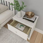 Comodino Plank+Beam in legno massello con 1 cassetto per camera da letto