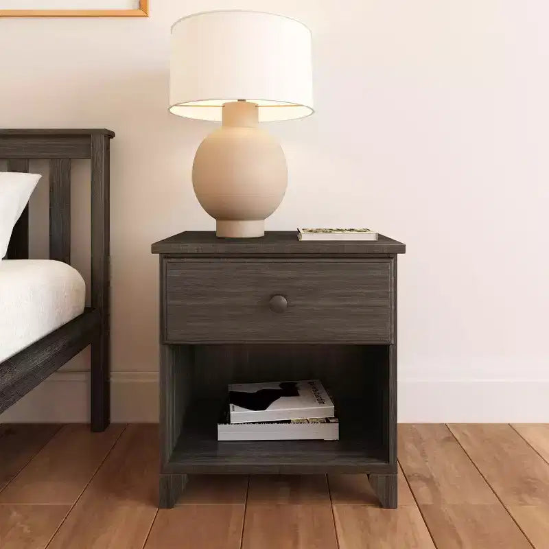 Comodino Plank+Beam in legno massello con 1 cassetto per camera da letto